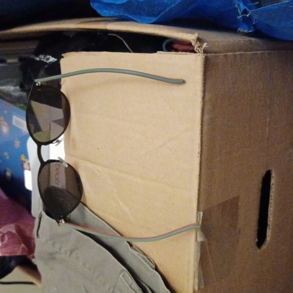 GUCCI  sun glasses in-style - Picture 4 of 4